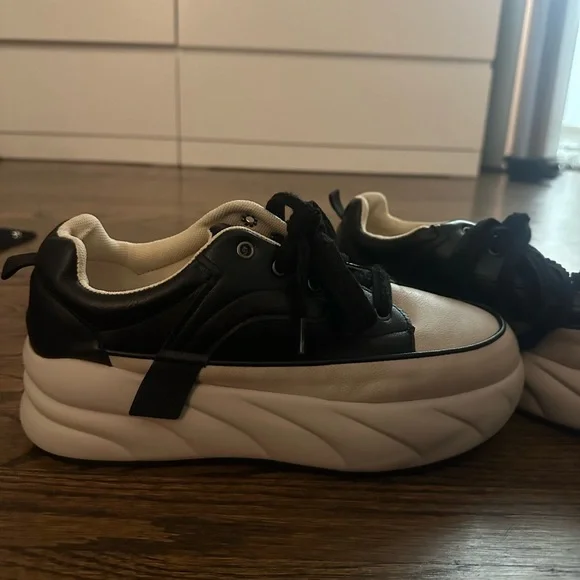 coquette platform sneakers - Picture 3 of 6